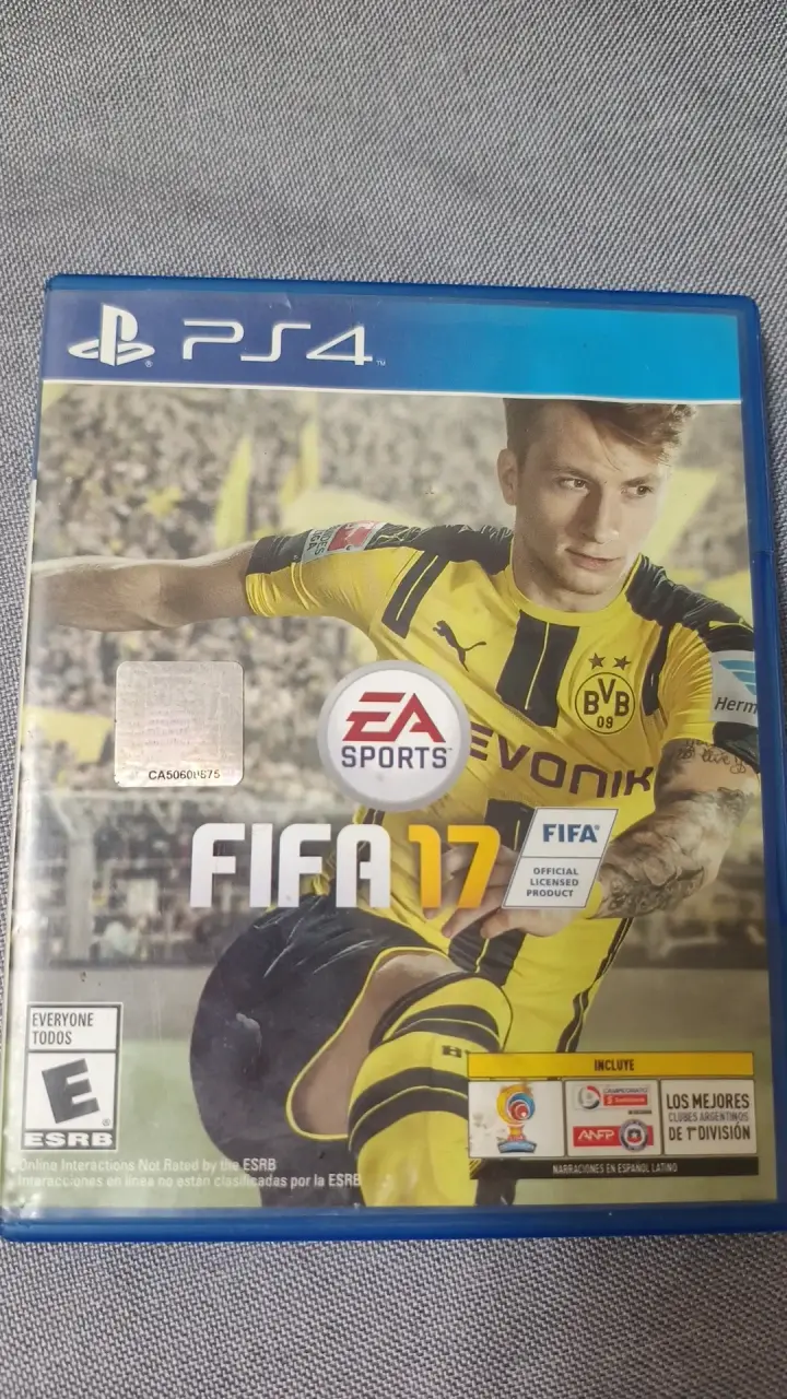 Juego FIFA 17 para PS4 en buen estado - 1