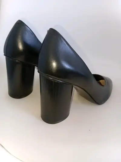 Zapatos de Tacón Negro de Cuero para Mujer - miniatura 2