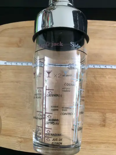 Coctelera de vidrio con recetas impresas - miniatura 3