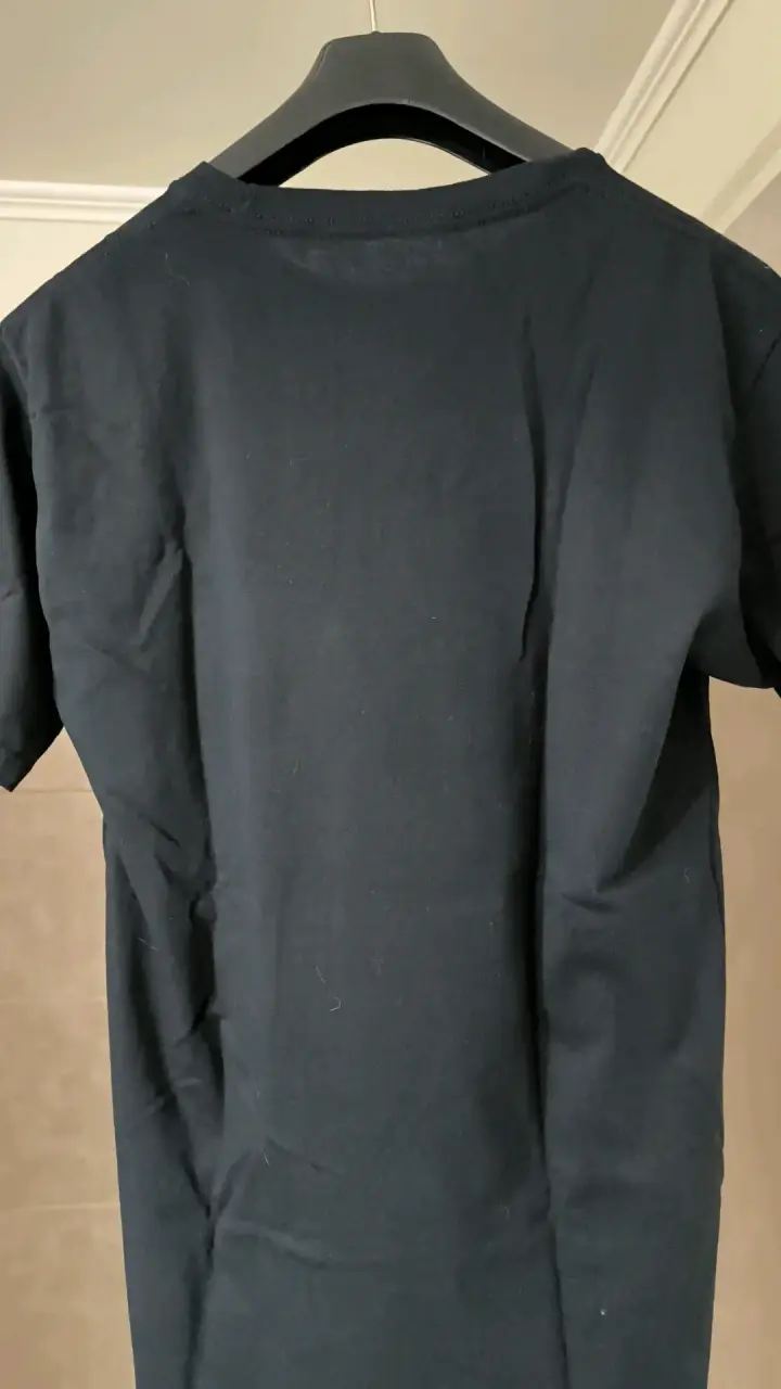 Polera negra Better Call Saul con diseño gráfico - 2