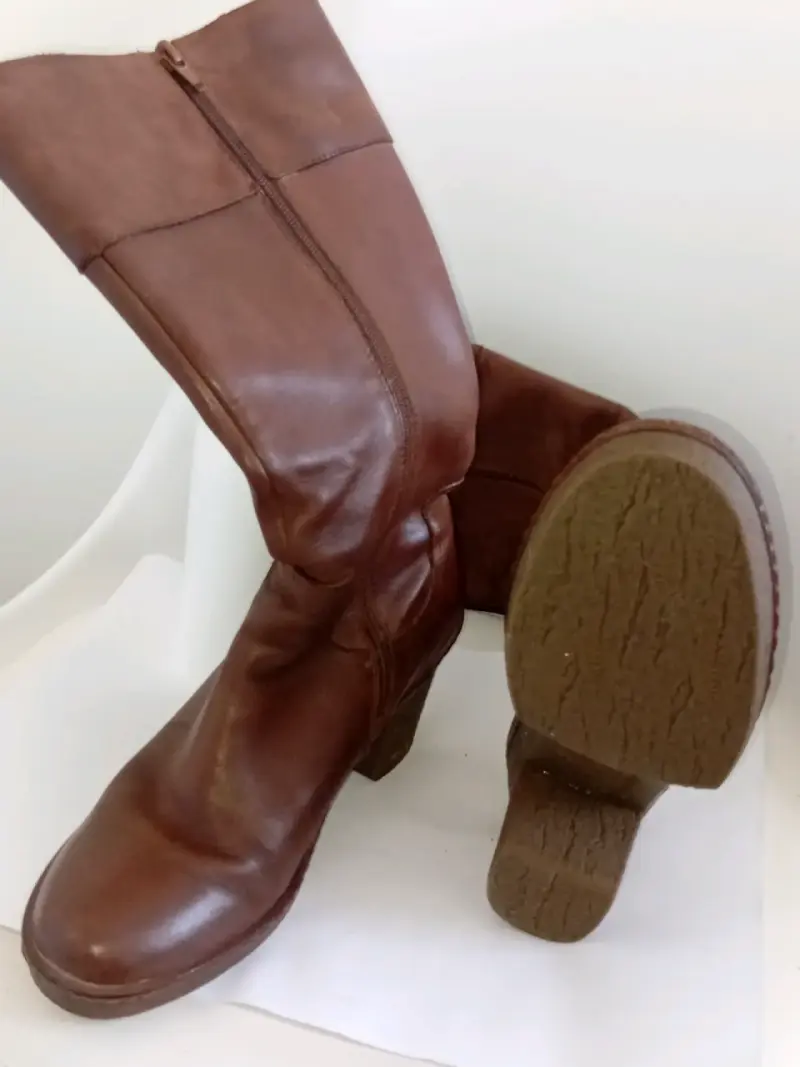 Botas de cuero marrón con tacón alto - 2