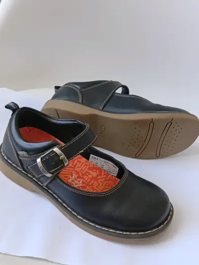 Zapatos de niña CKY negros con hebilla - miniatura 4