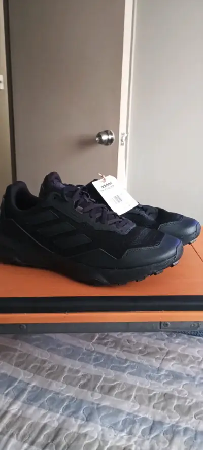 Zapatillas negras Adidas Trailfinder para hombre - miniatura 1