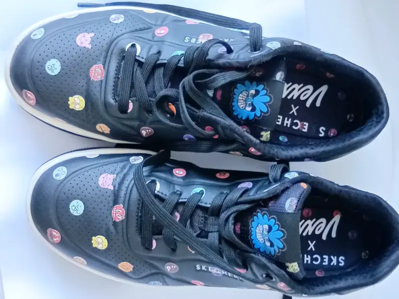 Zapatillas Skechers negras con diseño de emojis - 2