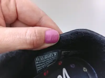 Zapatillas Skechers negras con diseño de emojis - miniatura 3