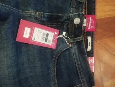 Jeans flare mujer azul oscuro con etiquetas - miniatura 2