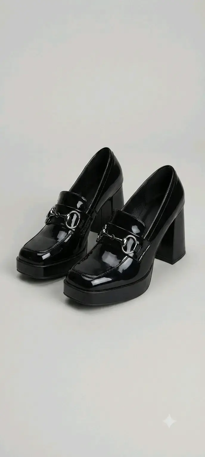 Zapatos de Tacón Negro con Detalle Metálico - 2