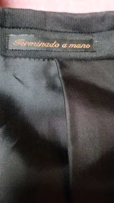 Traje formal negro terminado a mano - miniatura 3