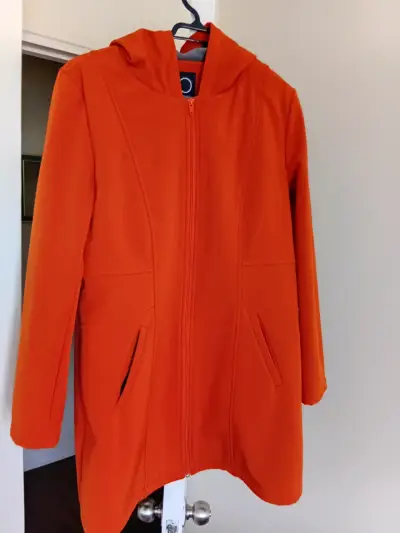 Abrigo naranja con capucha para mujer - miniatura 2