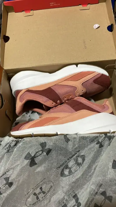 Zapatillas deportivas Under Armour rosadas - miniatura 1