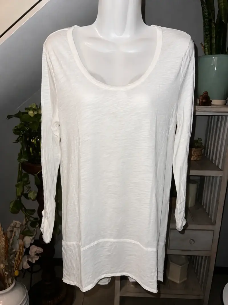 Polera larga Umbrale ajustable  en espalda - 1