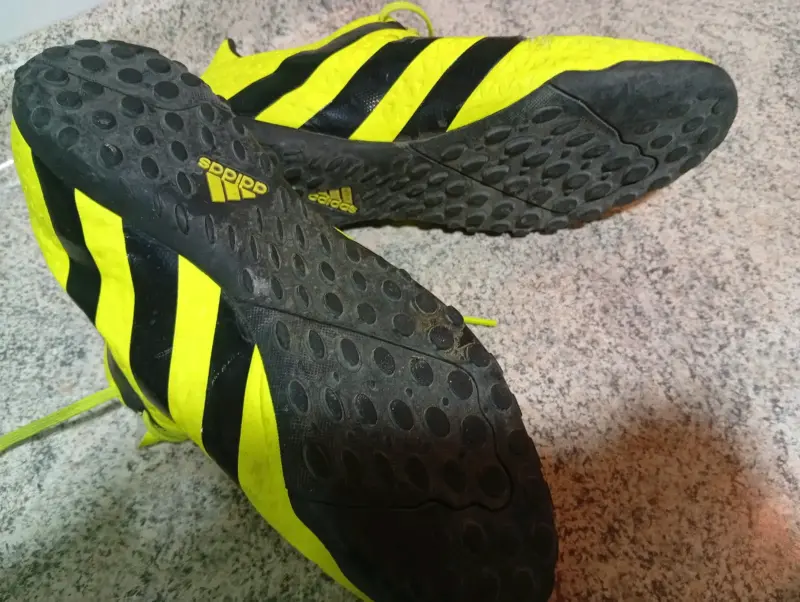 Zapatillas de fútbol Adidas amarillas con negro - 2