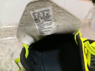 Zapatillas de fútbol Adidas amarillas con negro - miniatura 4