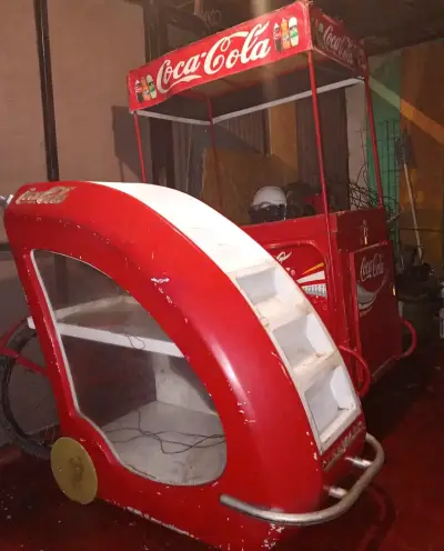 Carro de venta ambulante Coca-Cola rojo - miniatura 1