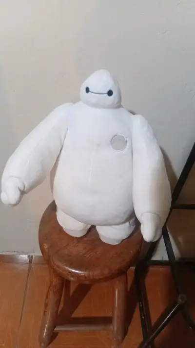 Peluche Baymax de Disney Store original - miniatura 1