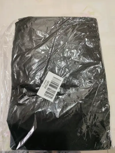 Capa impermeable negra con capucha para lluvia - miniatura 6