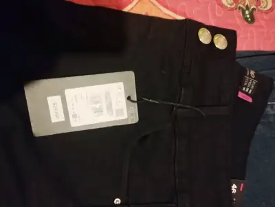 Pantalones negros de mezclilla para mujer talla 46 - miniatura 1