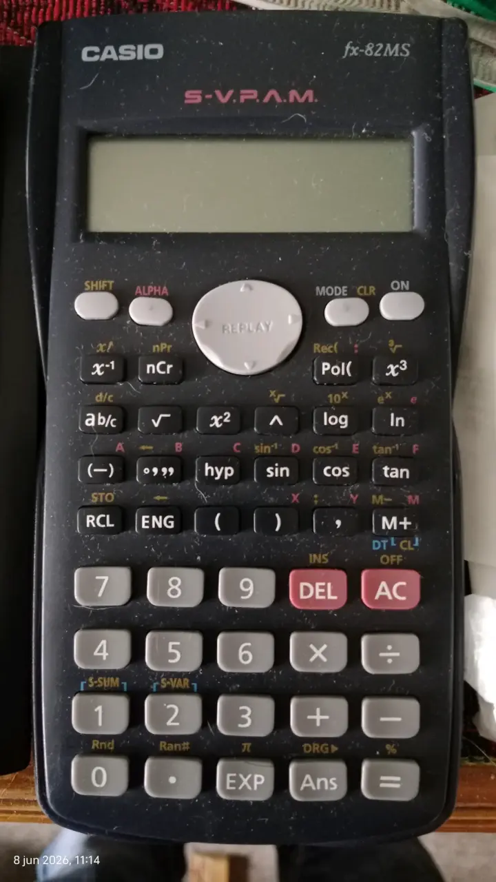 Calculadora científica Casio fx-82MS