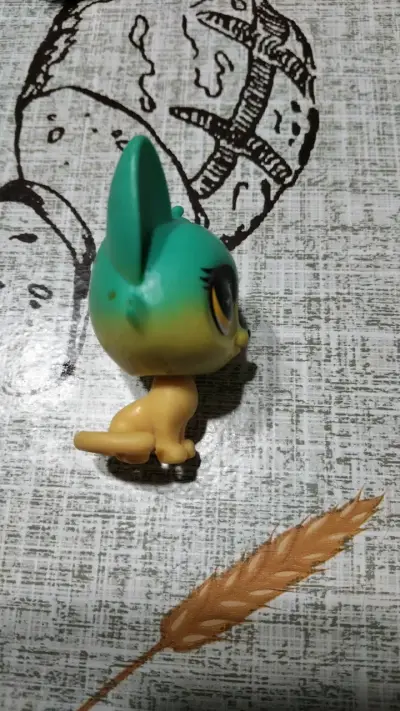 Figura de juguete Littlest Pet Shop gato verde - miniatura 4