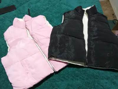 Chaqueta pufa reversible blanco y negro - miniatura 2