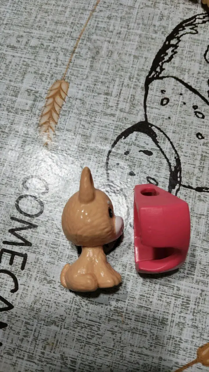 Figura de juguete de gato con accesorio - 5