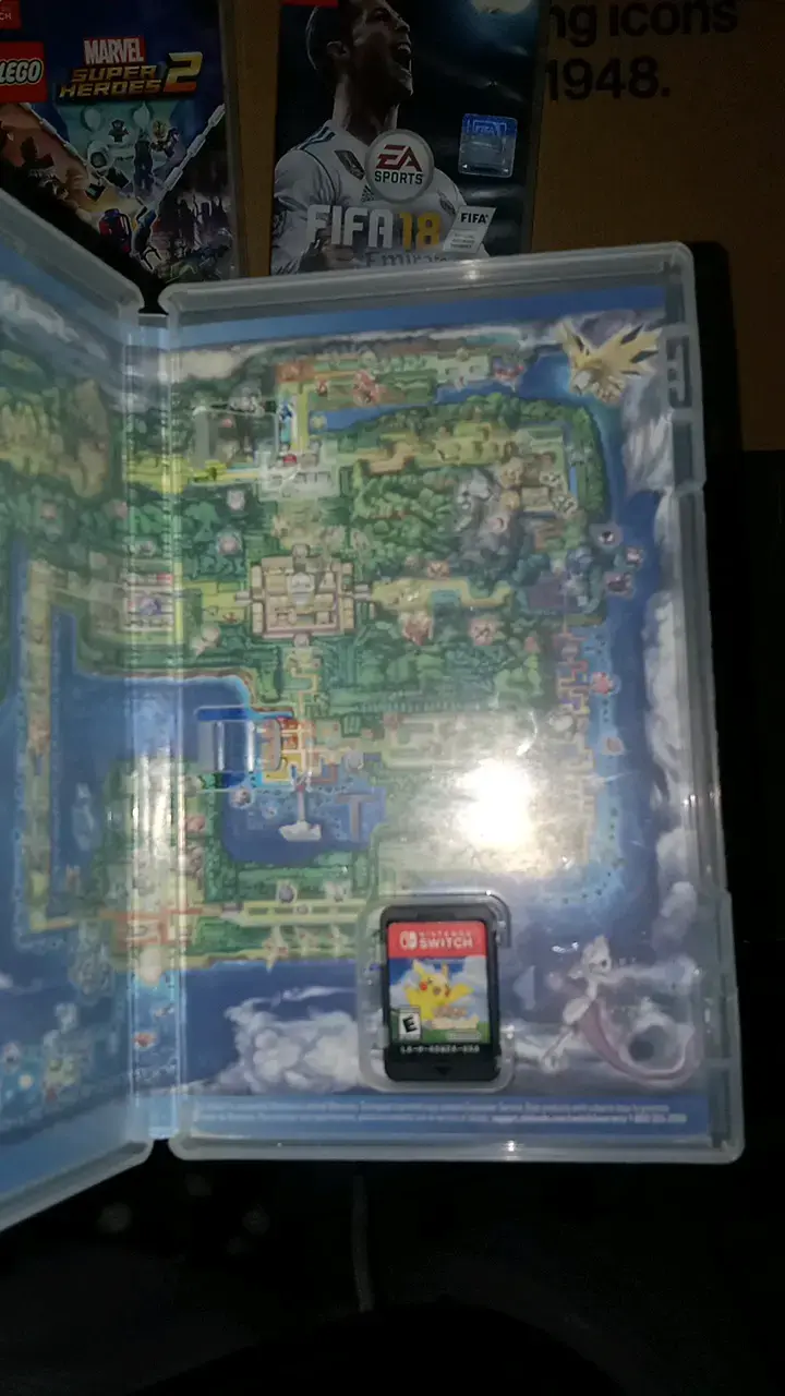 Consola Nintendo Switch con 3 juegos incluidos - 4
