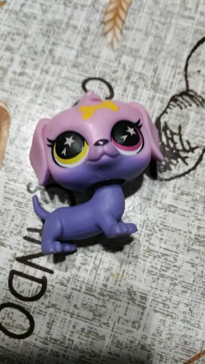 Figura de juguete perro morado y rosa - miniatura 1