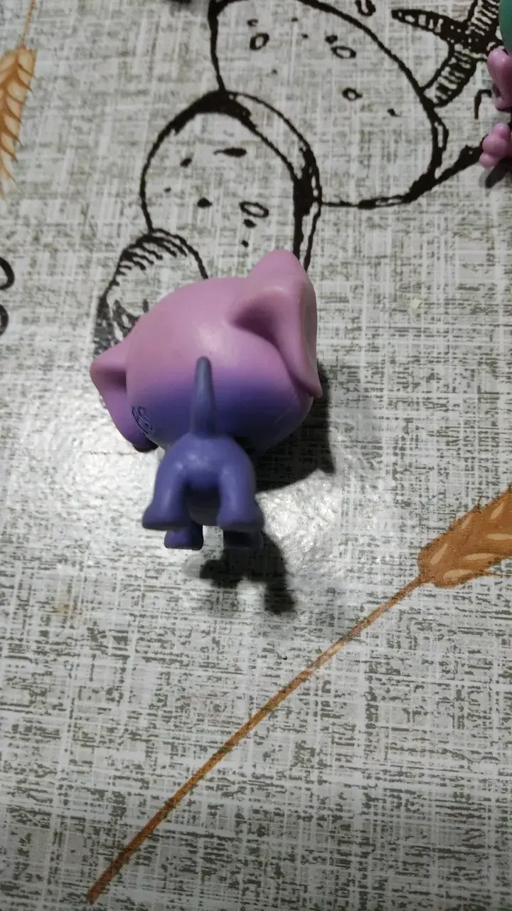 Figura de juguete perro morado y rosa - 3