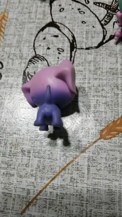 Figura de juguete perro morado y rosa - miniatura 3