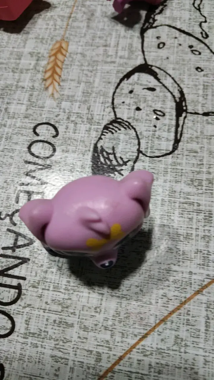 Figura de juguete perro morado y rosa - 4