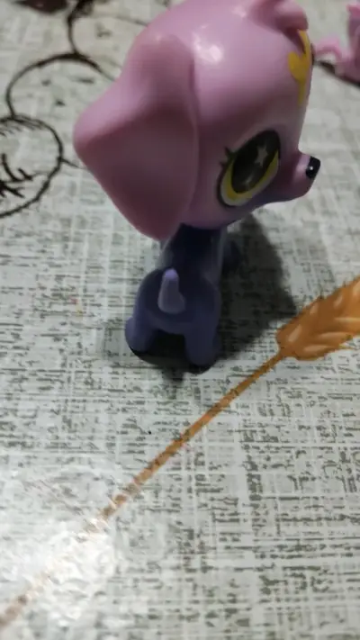 Figura de juguete perro morado y rosa - miniatura 6