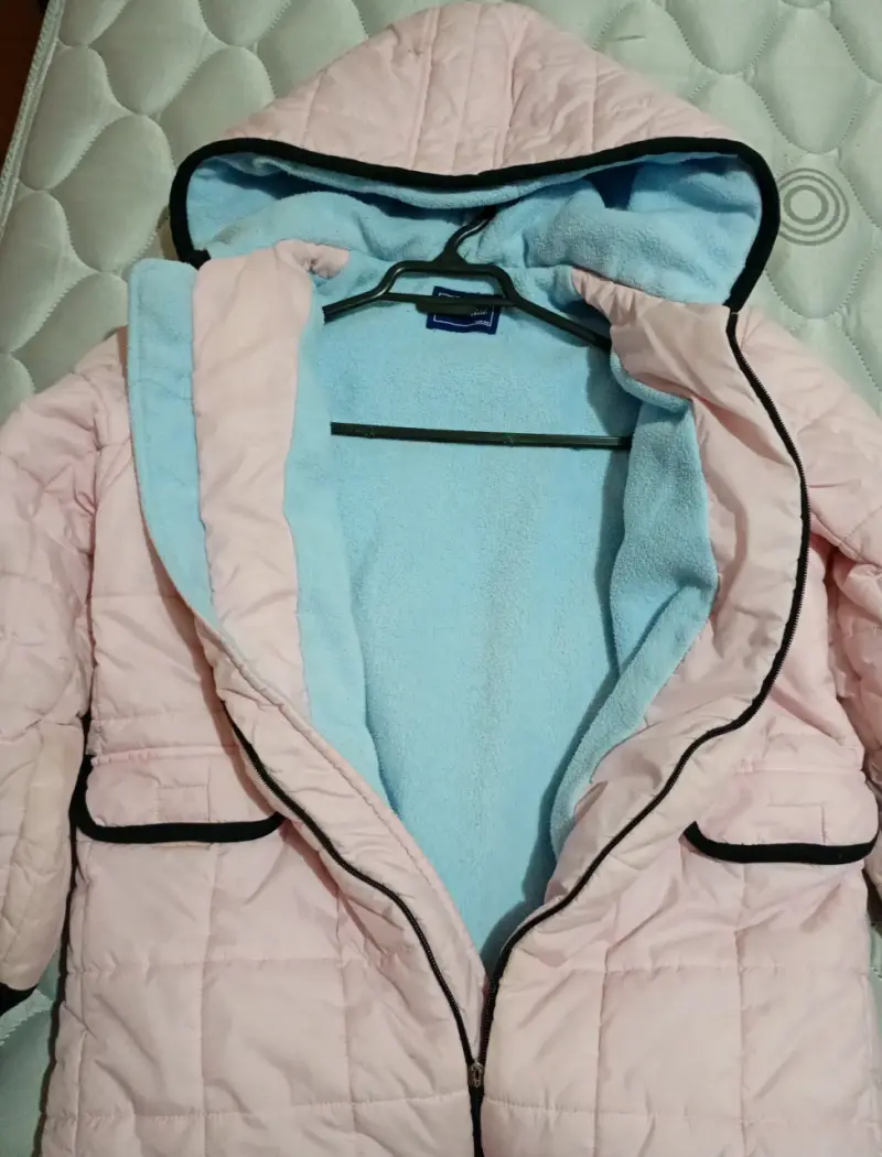 Chaqueta rosada con capucha - 2