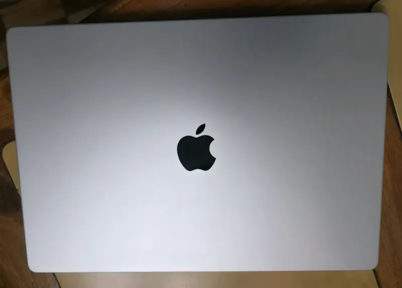 MacBook Pro 16 M1 Pro | 16GB | 512GB + Cargador - 3