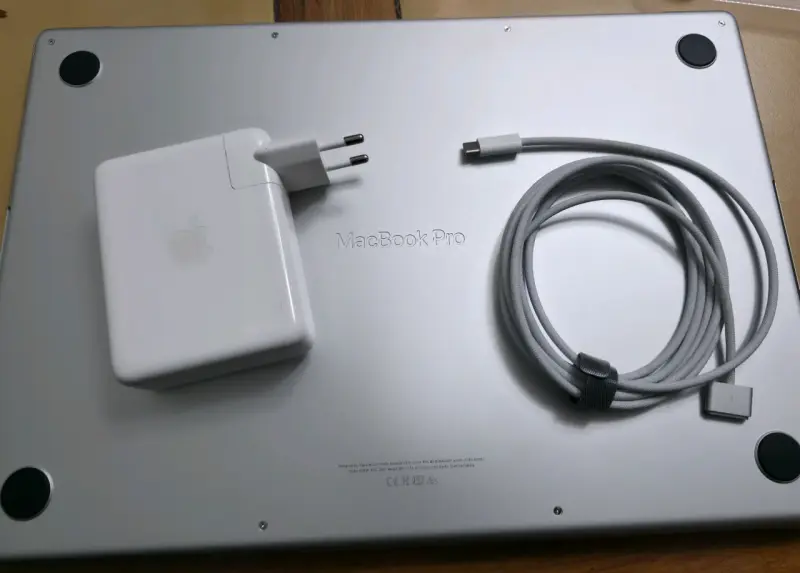 MacBook Pro 16 M1 Pro | 16GB | 512GB + Cargador - 4