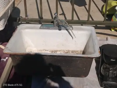 Escritorio de vidrio con estructura metálica - miniatura 2