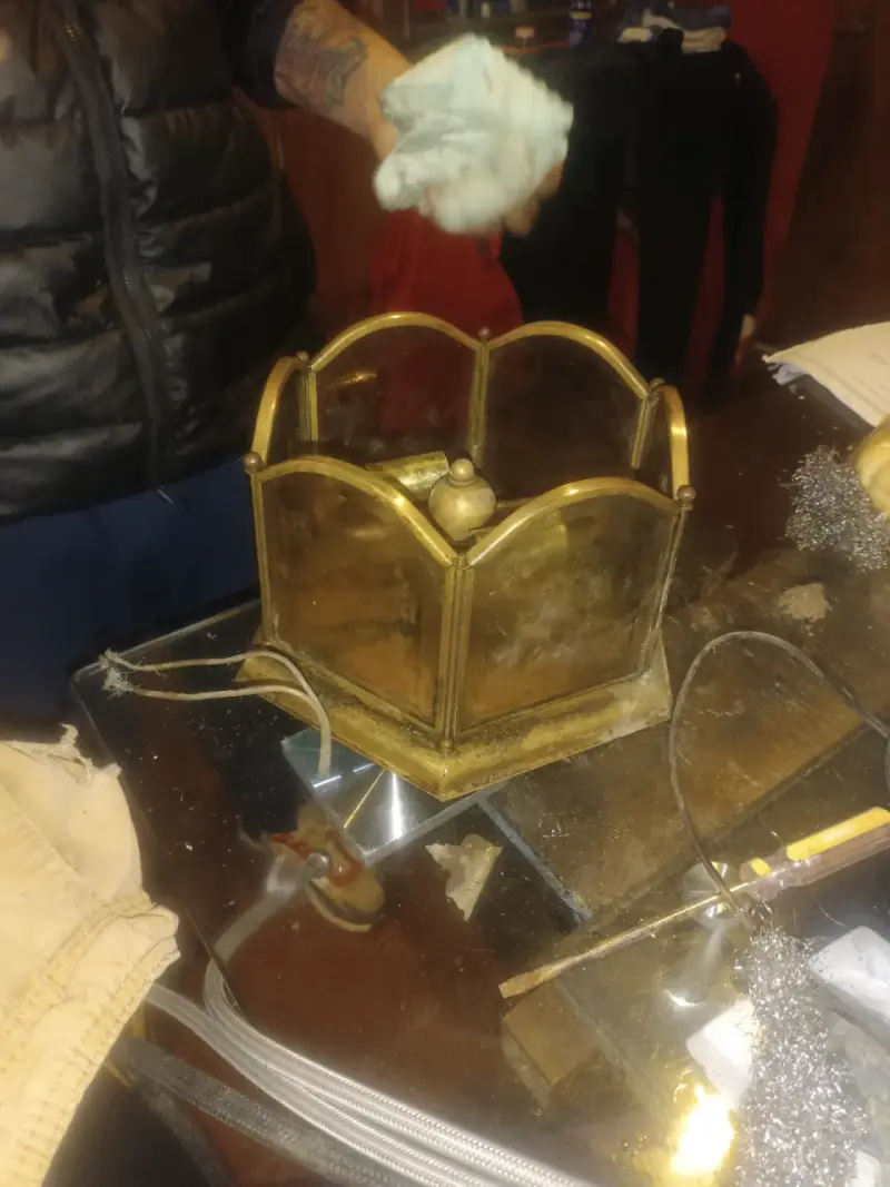 Escritorio de vidrio con estructura metálica - 3