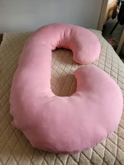 Almohada de embarazo en forma de C rosa - miniatura 1