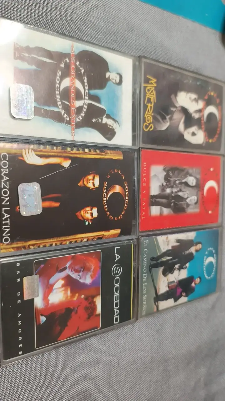 Colección de cassettes de La Sociedad