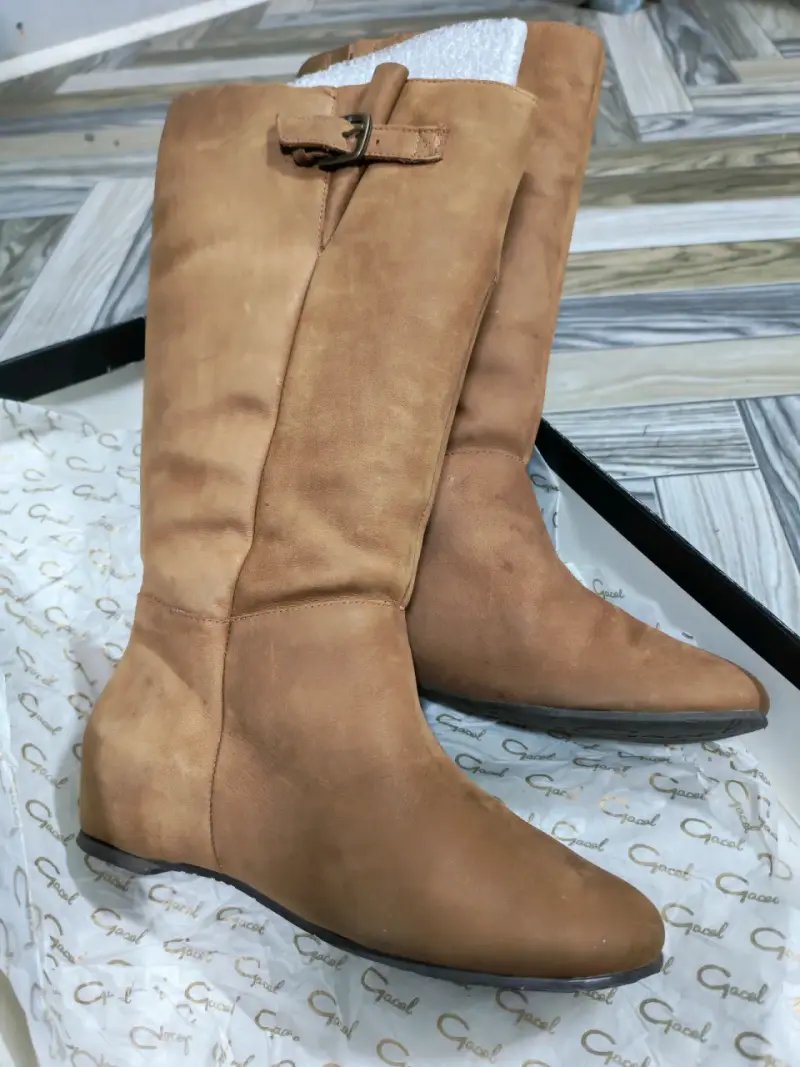 Botas de gamuza marrón con tacón bajo cuero gacel - 1