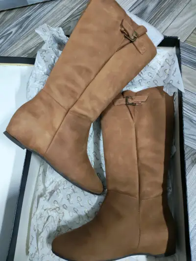 Botas de gamuza marrón con tacón bajo cuero gacel - miniatura 2