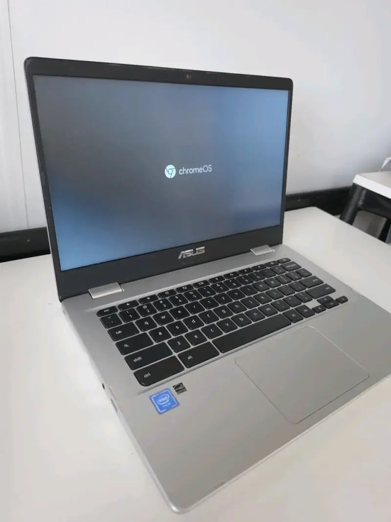 ASUS Chromebook C423NA con Chrome OS - 1
