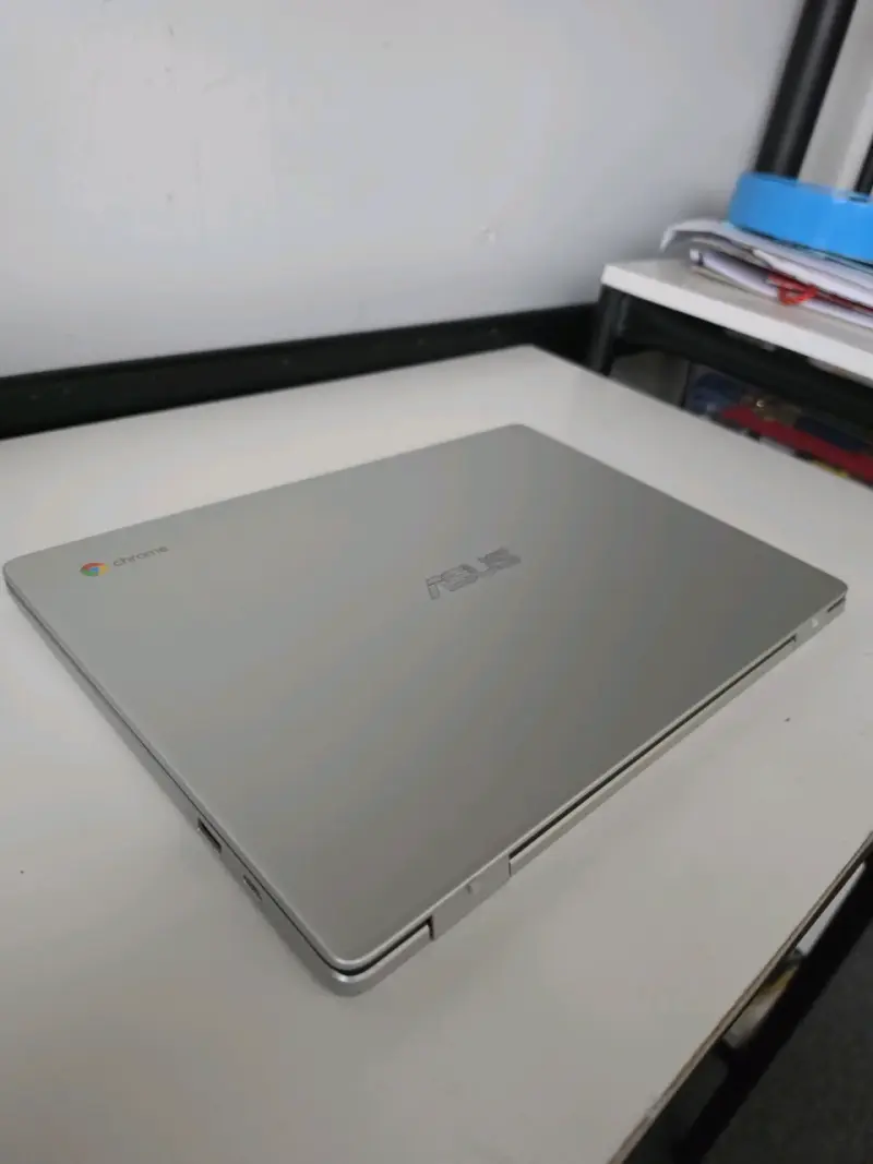ASUS Chromebook C423NA con Chrome OS - 5