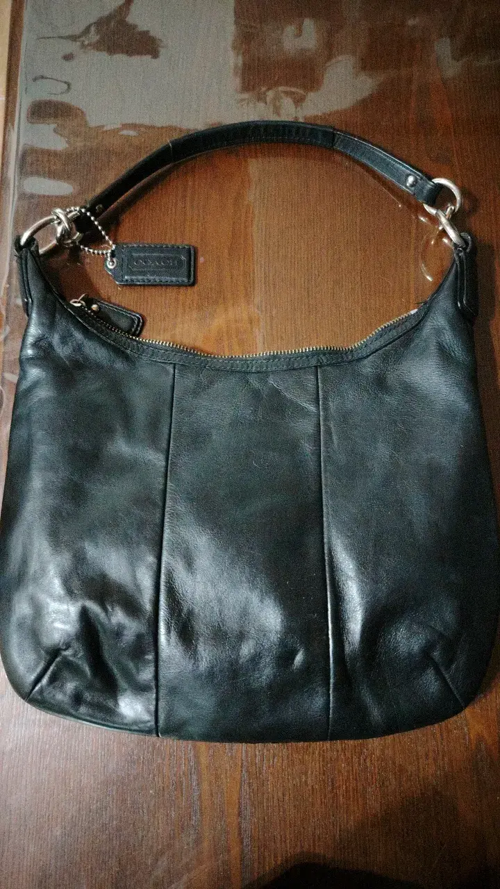 Cartera de cuero negra Coach con diseño tejido - 3