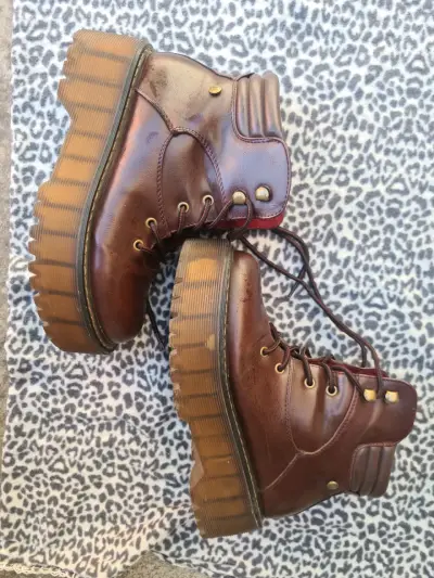 Botas de cuero marrón con plataforma alta - miniatura 1