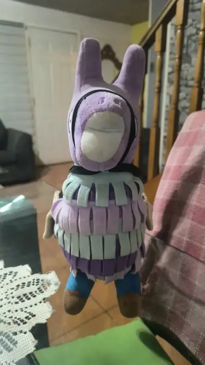 Peluche llama Fortnite morado divertido - miniatura 2