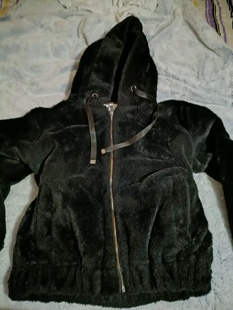 Chaqueta de felpa negra con capucha - 2