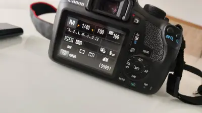 Cámara Canon EOS Rebel T6 DSLR en buen estado - miniatura 4