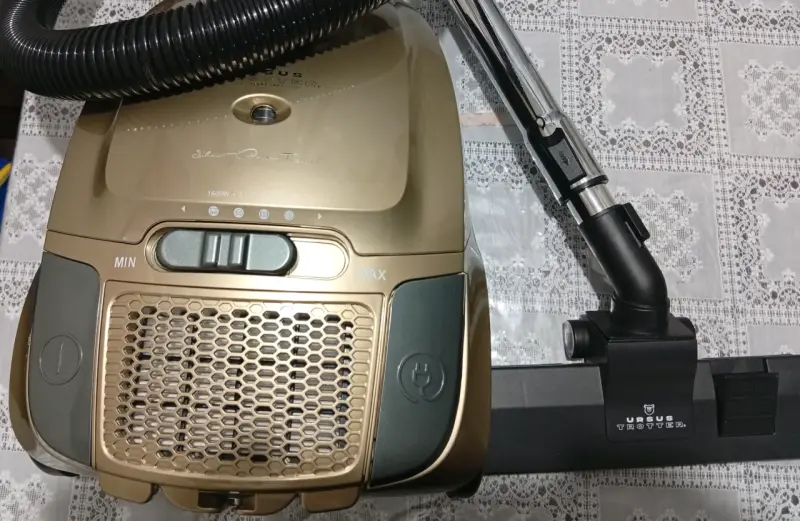 Aspiradora Ursus Trotter Silent Power Tech 1600W - 1