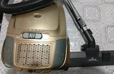 Aspiradora Ursus Trotter Silent Power Tech 1600W - miniatura 1