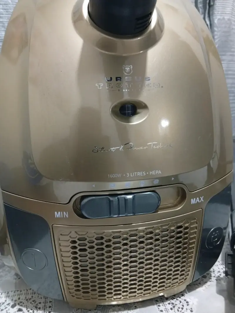 Aspiradora Ursus Trotter Silent Power Tech 1600W - 2